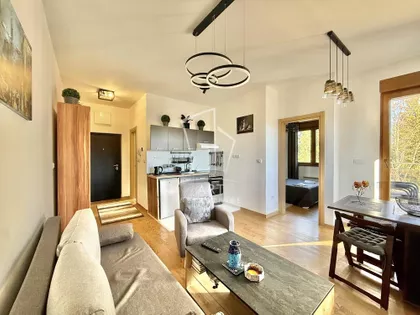 Crvenih božura | 4zida.rs