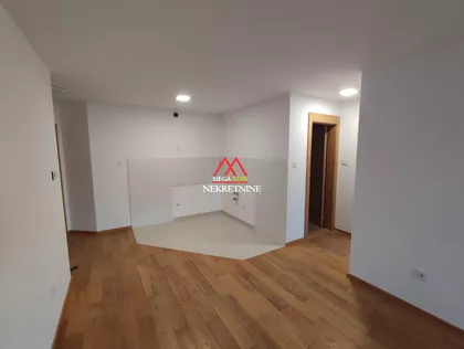 Lasla Gala | 4zida.rs