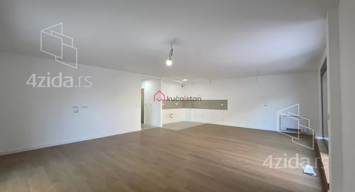 Četvoroiposoban stan | 4zida