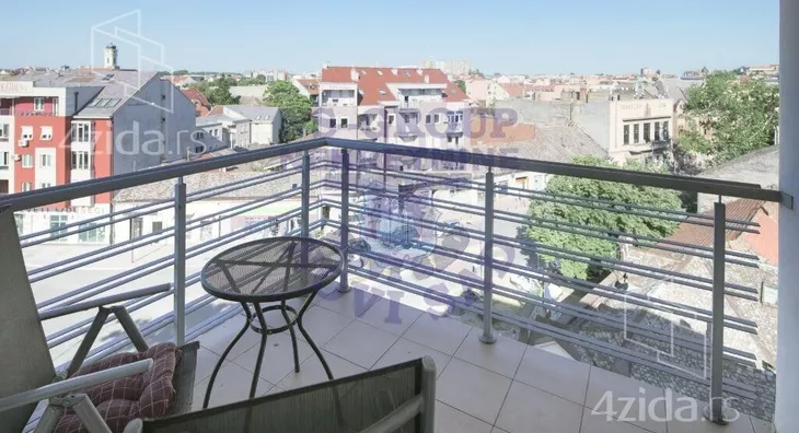 Četvoroiposoban stan | 4zida