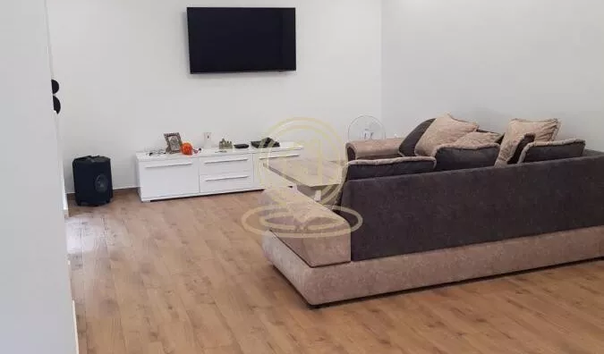 Poslovna zgrada | 4zida