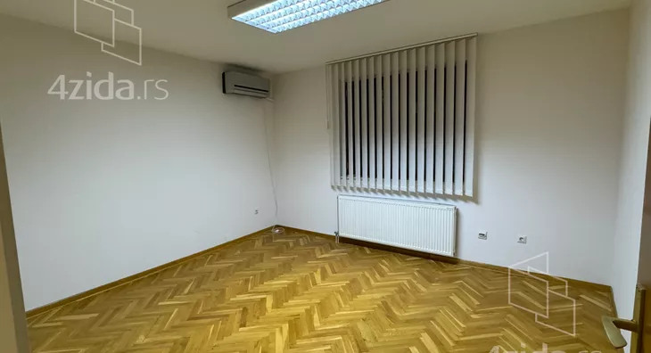 Četvoroiposoban stan | 4zida