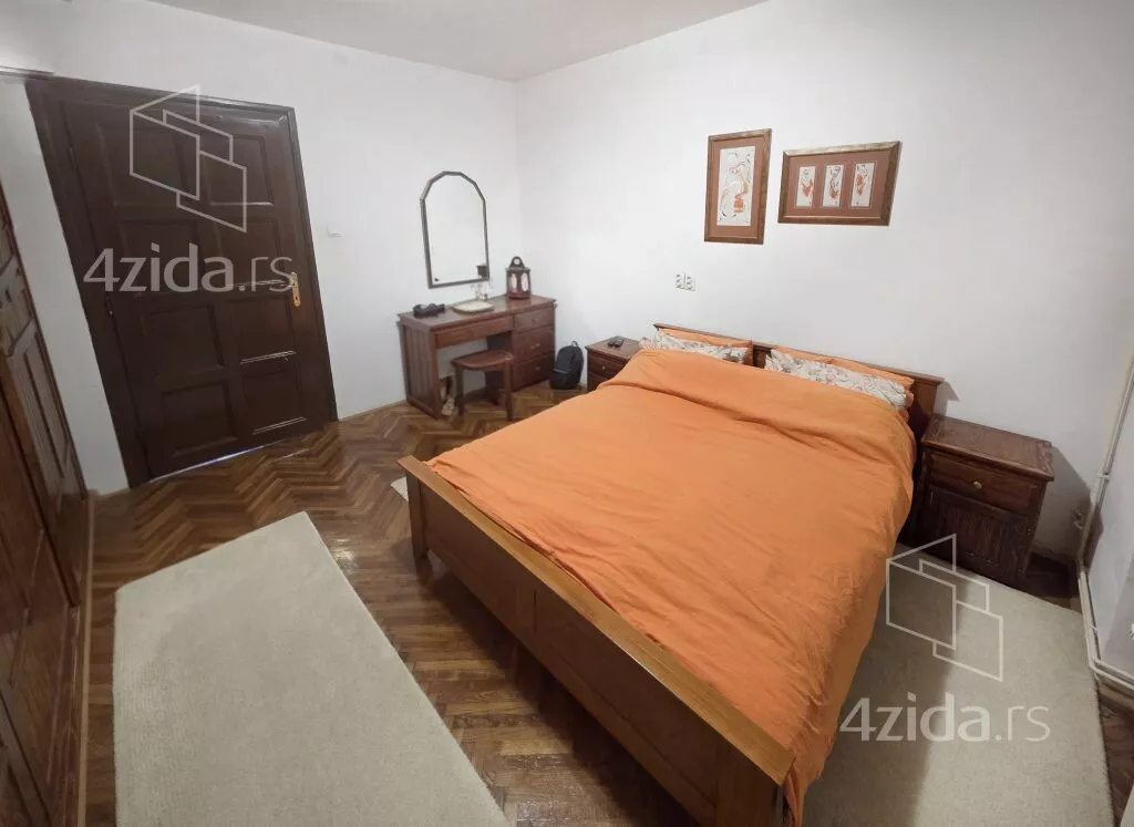 Devetosoban stan | 4zida
