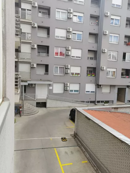 Školska | 4zida.rs