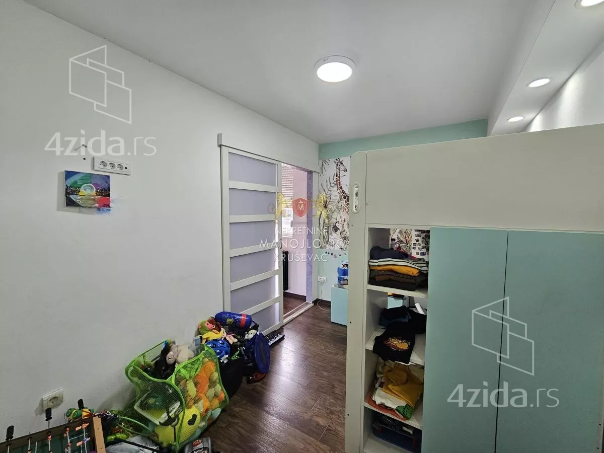 Troiposoban stan | 4zida