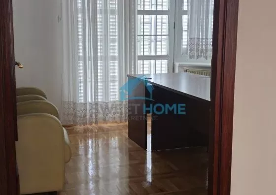 Poslovna zgrada | 4zida