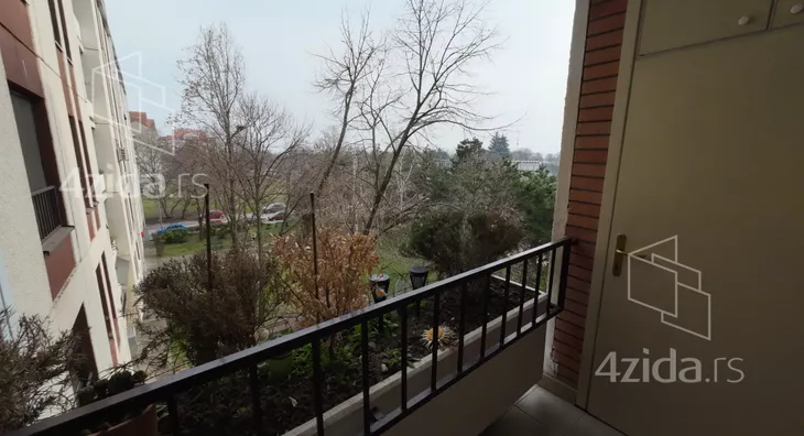 Četvoroiposoban stan | 4zida