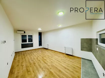 Jovana Ćirića | 4zida.rs