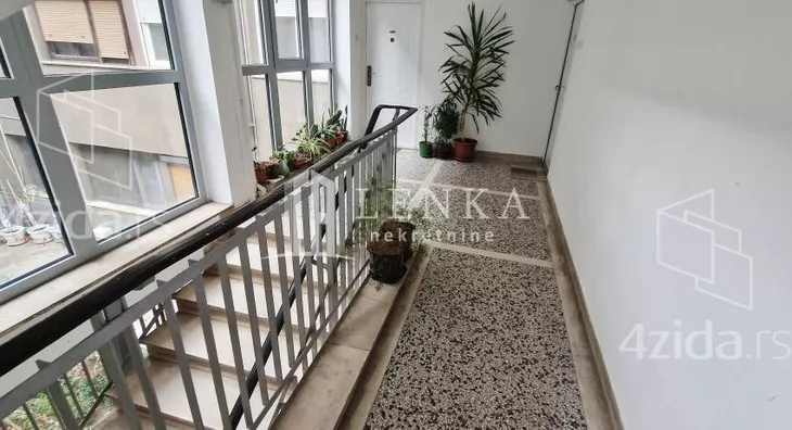 Četvoroiposoban stan | 4zida