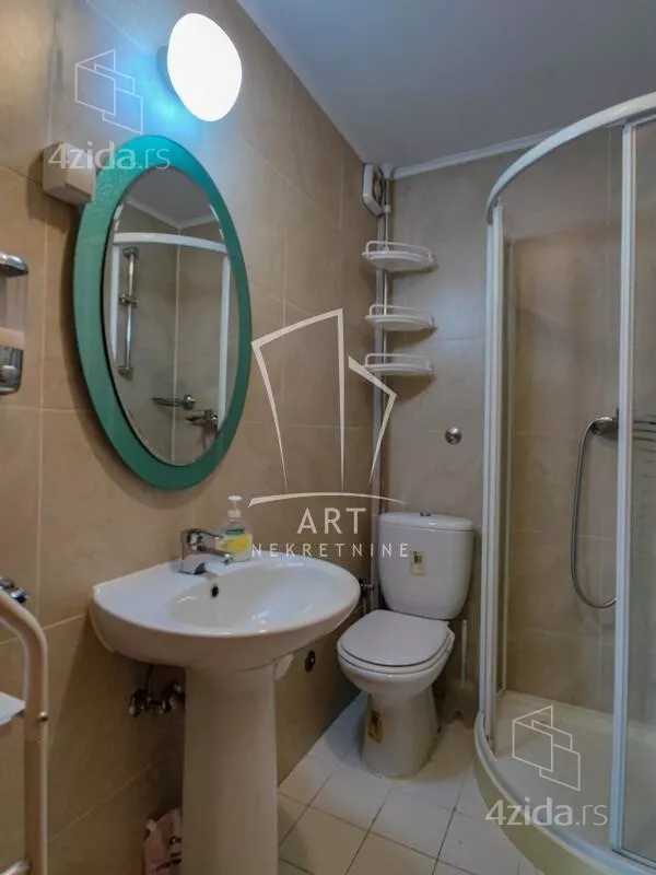 Šestoiposoban stan | 4zida