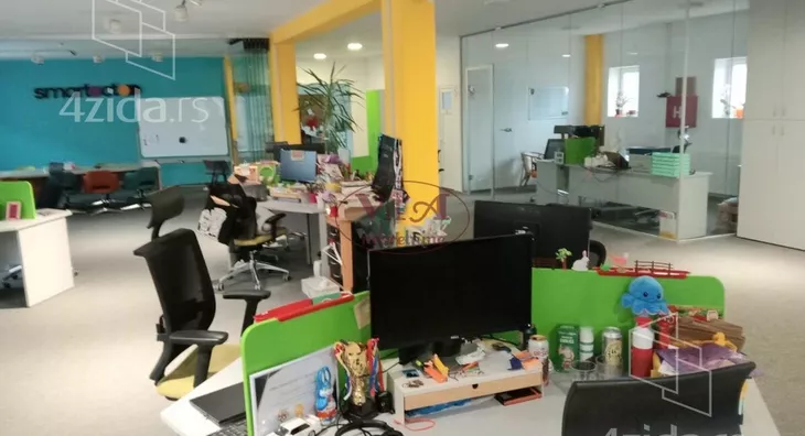 Poslovna zgrada | 4zida