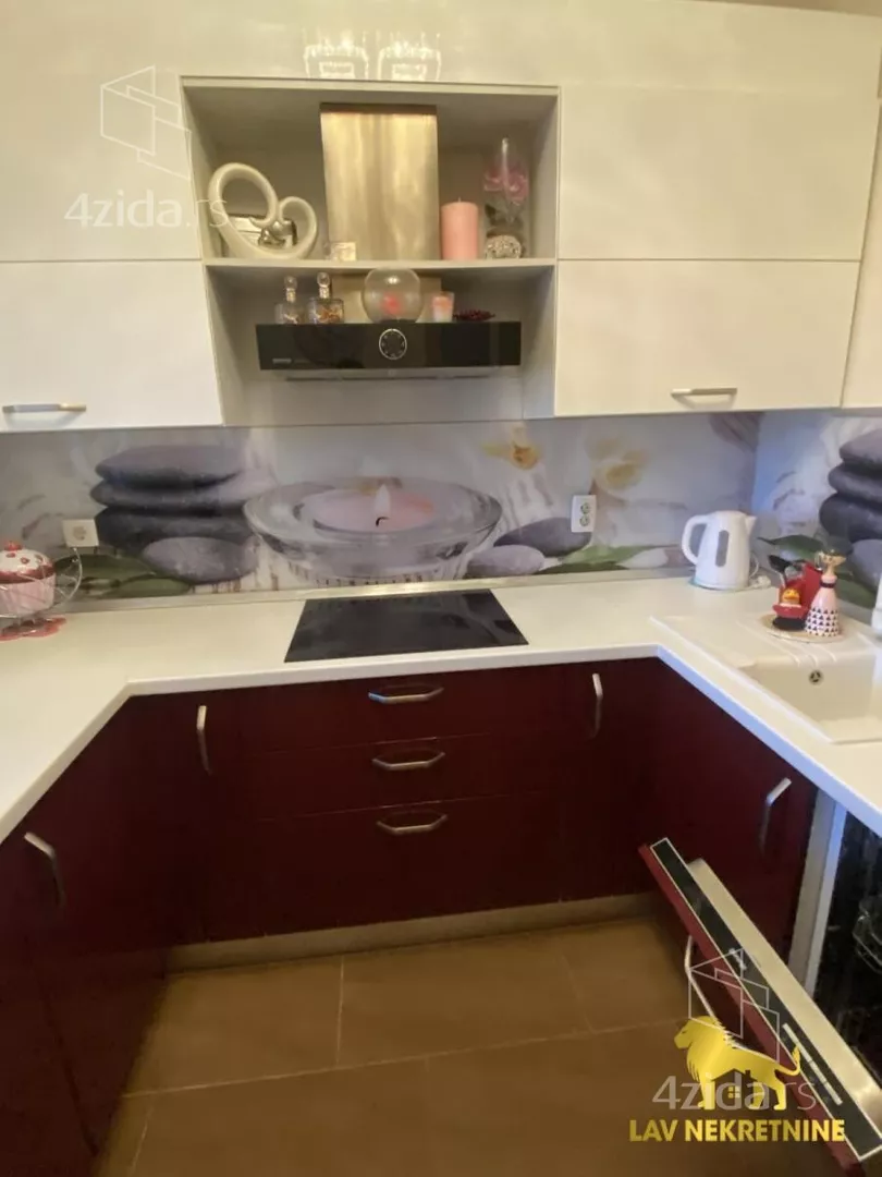 Četvoroiposoban stan | 4zida