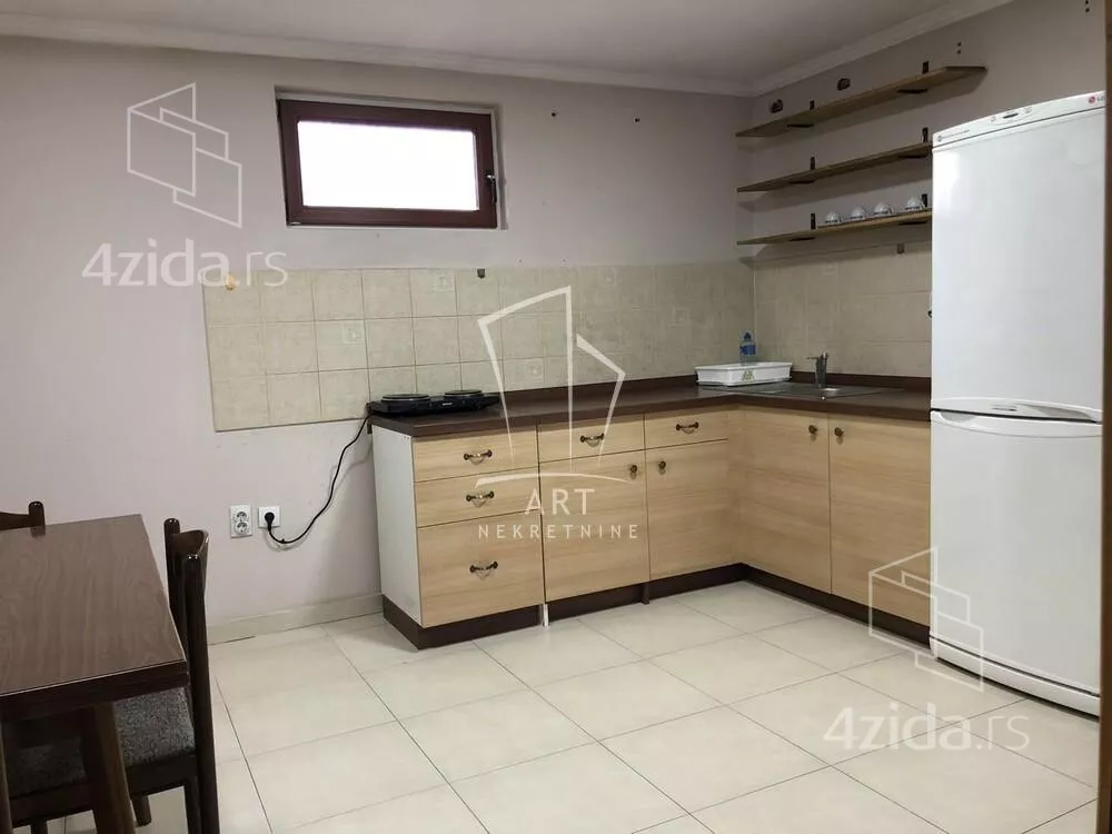 Četvoroiposoban stan | 4zida