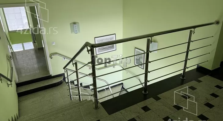 Poslovna zgrada | 4zida