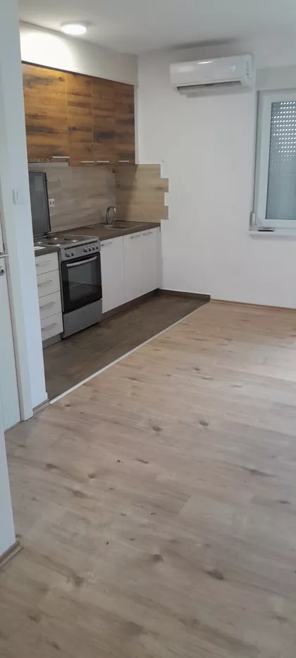 Popinski Borci 15 | 4zida.rs