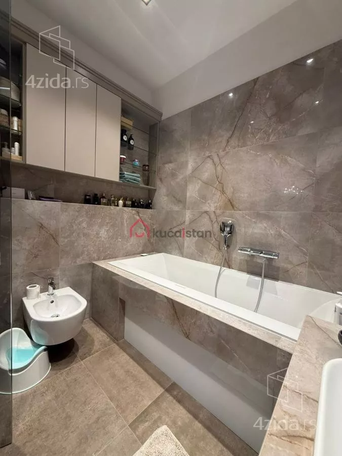 Petosoban stan | 4zida