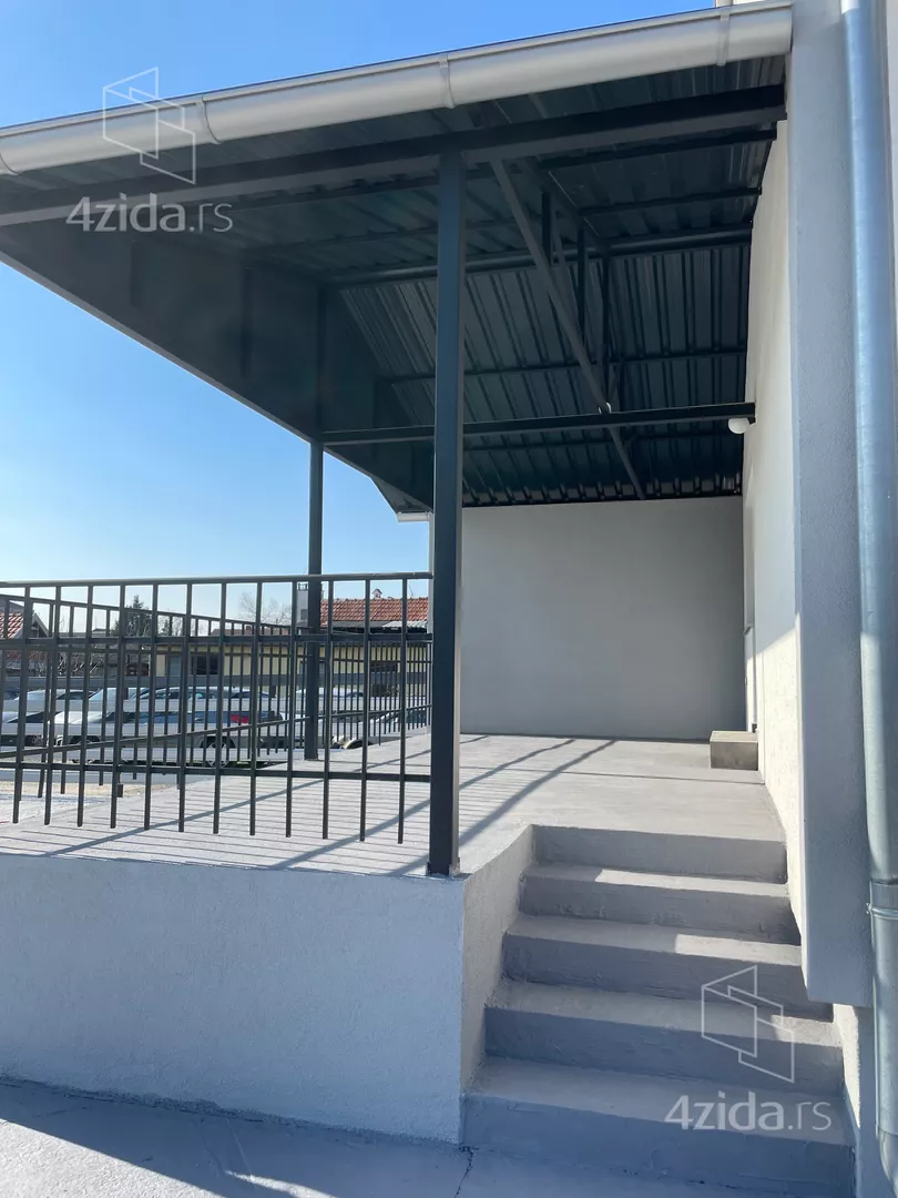 Poslovna zgrada | 4zida