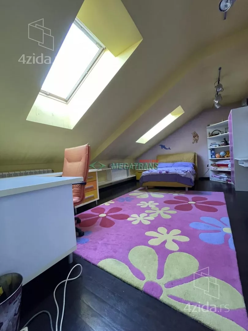 Šestosoban stan | 4zida