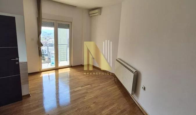 Četvoroiposoban stan | 4zida