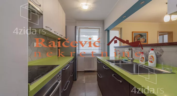 Četvoroiposoban stan | 4zida