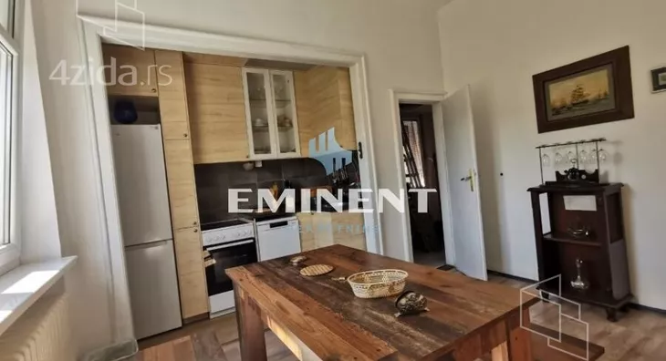 Četvoroiposoban stan | 4zida