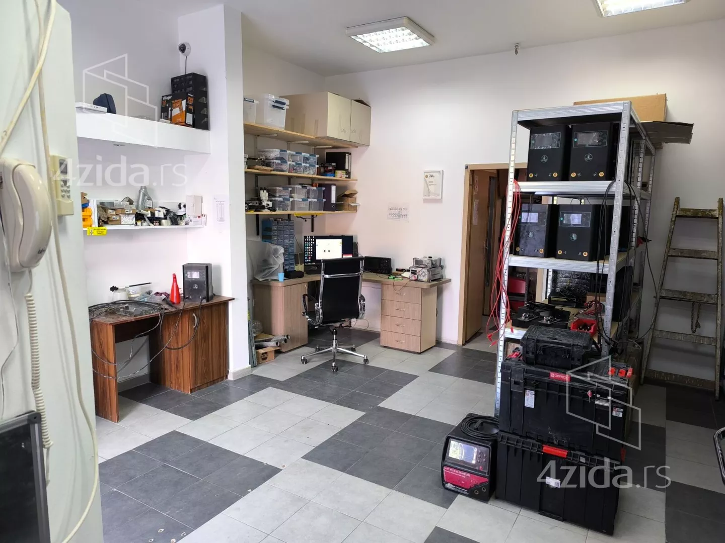 Lokal | 4zida