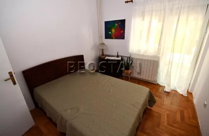 Vukov Spomenik | 4zida.rs