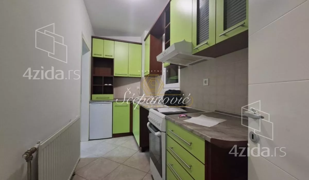 Poslovna zgrada | 4zida