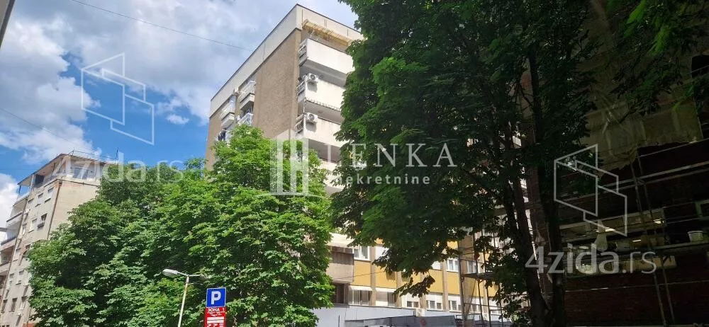 Šestosoban stan | 4zida