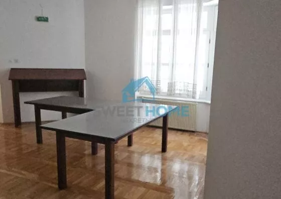 Poslovna zgrada | 4zida