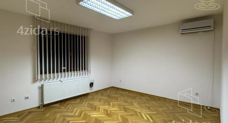 Četvoroiposoban stan | 4zida