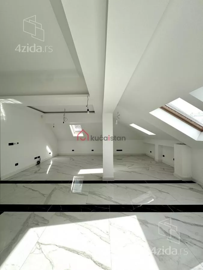 Poslovna zgrada | 4zida