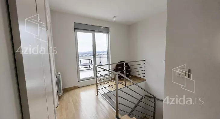 Četvoroiposoban stan | 4zida