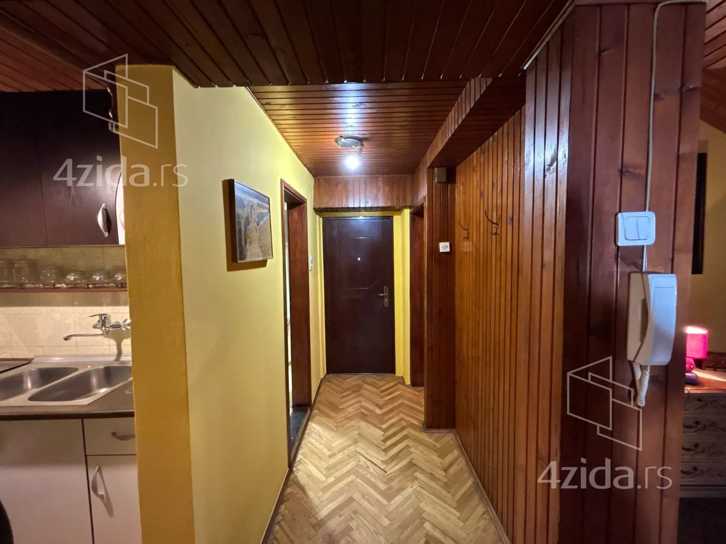 Četvoroiposoban stan | 4zida