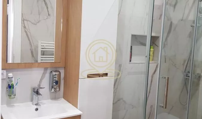 Poslovna zgrada | 4zida