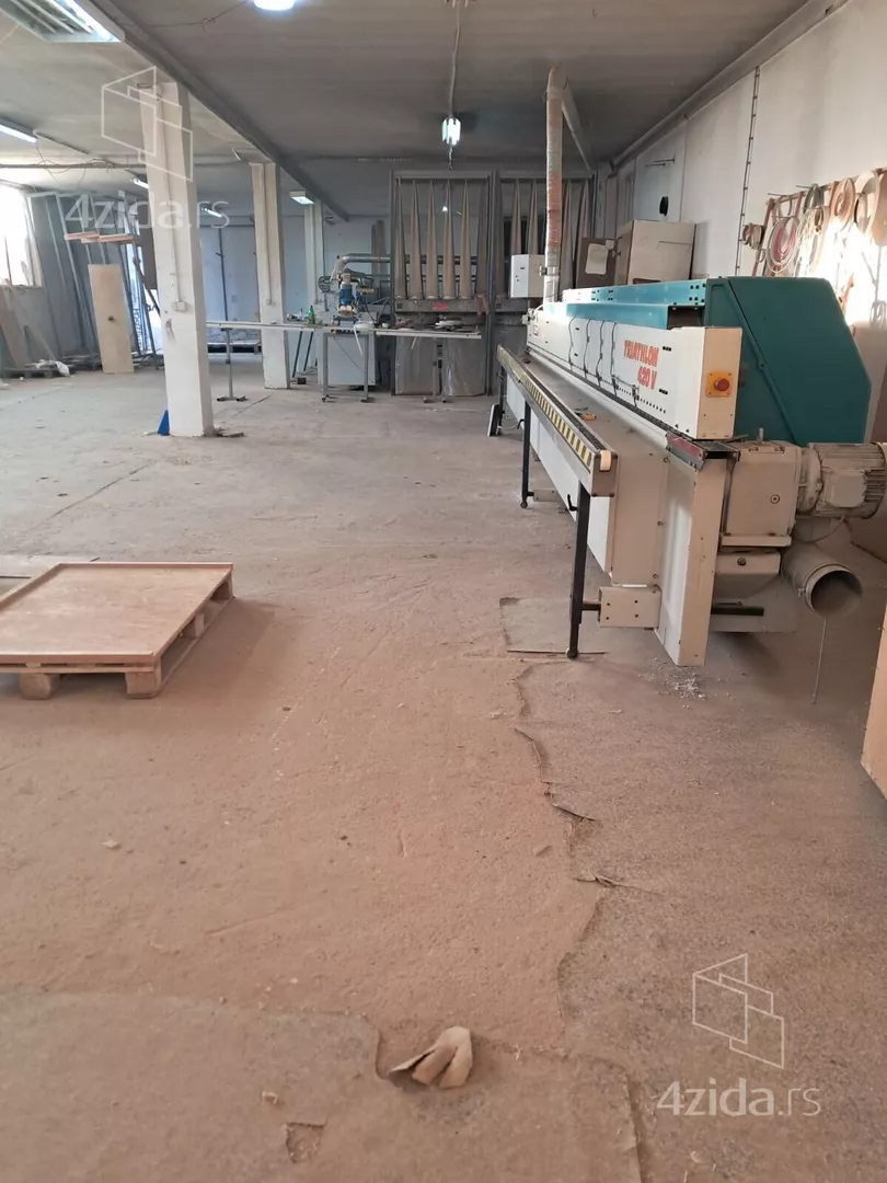 Poslovna zgrada | 4zida