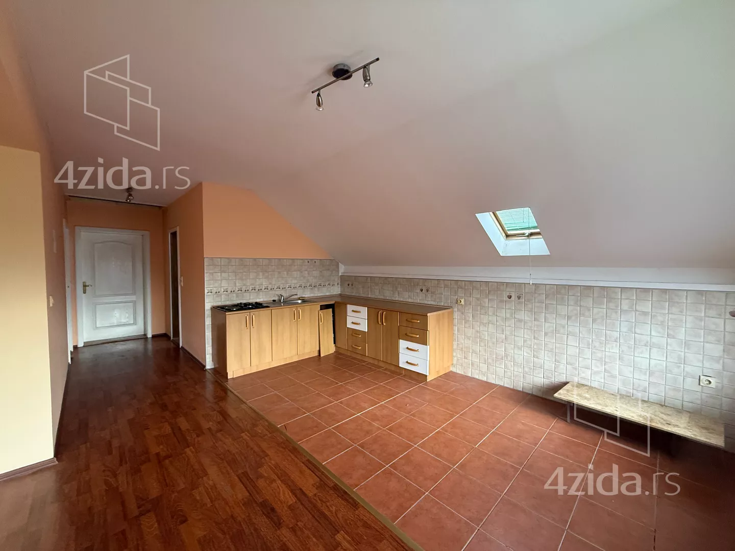 Poslovna zgrada | 4zida