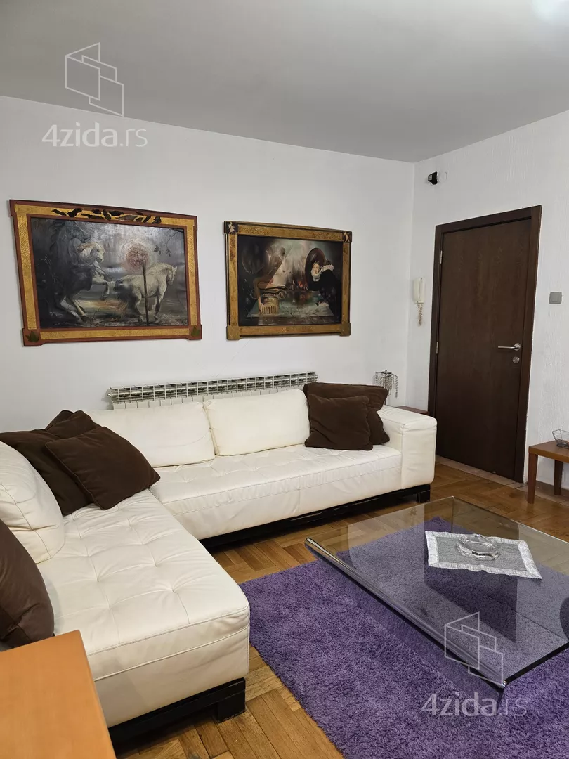 Šestosoban stan | 4zida