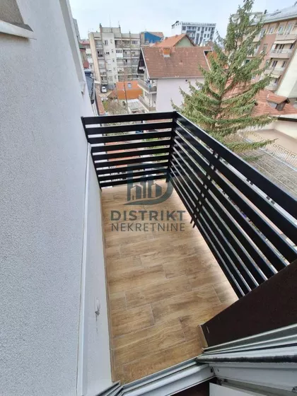 Crveni Pevac | 4zida.rs