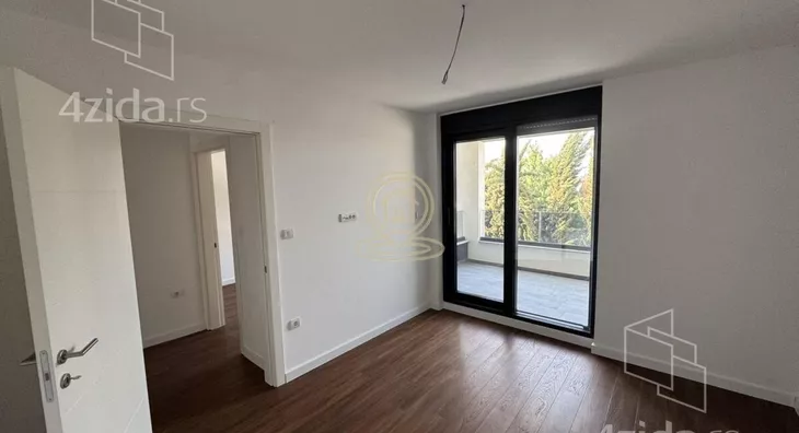 Šestosoban stan | 4zida