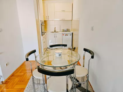 Crveni Pevac | 4zida.rs