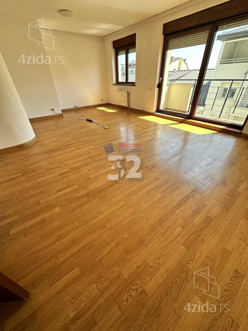 Četvoroiposoban stan | 4zida