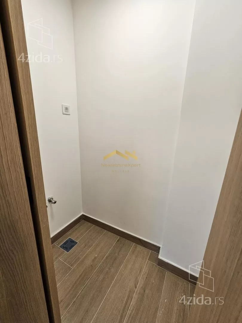 Šestosoban stan | 4zida