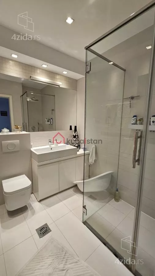 Četvoroiposoban stan | 4zida