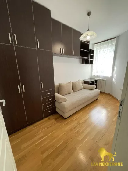 ŽELEZNIČKA | 4zida.rs