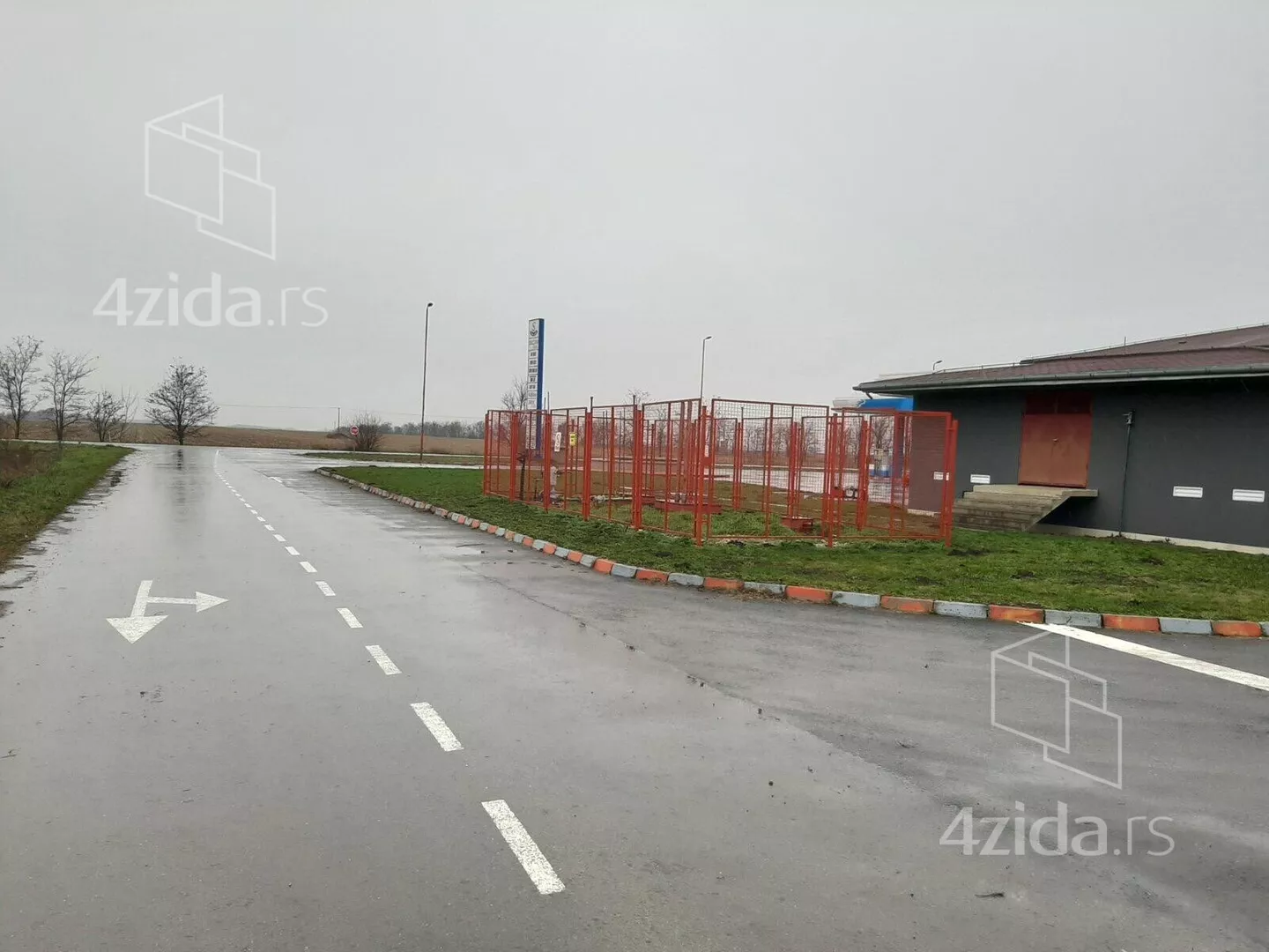 Poslovna zgrada | 4zida