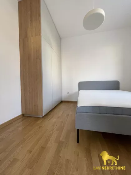 LAZE LAZAREVIĆA | 4zida.rs