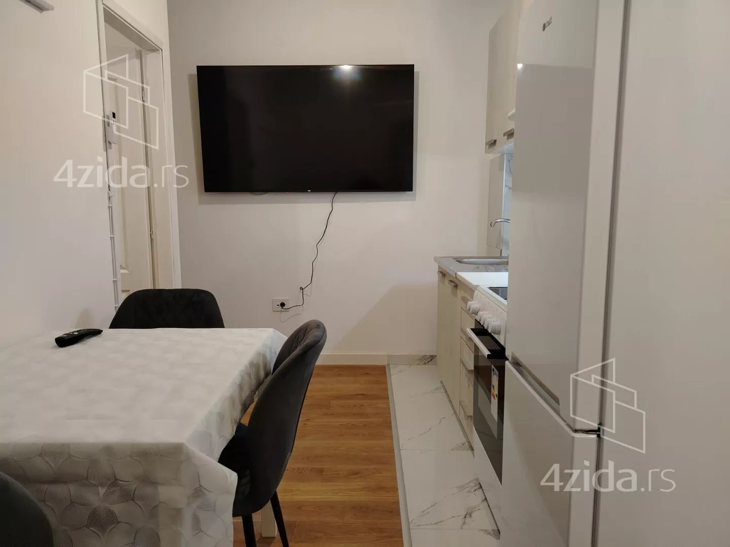 Jednoiposoban stan | 4zida