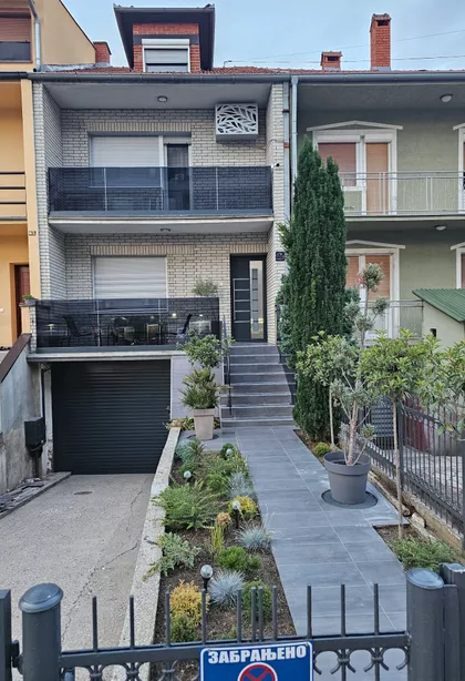 Braće Dirak BB | 4zida.rs