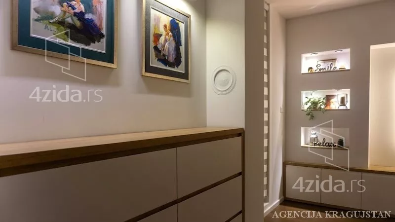 Petosoban stan | 4zida